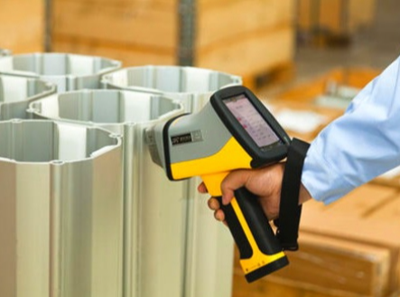 Czy za pomocą roztworów chemicznych i magnesów można szybko zidentyfikować autentyczność elementów złącznych ze stali nierdzewnej?