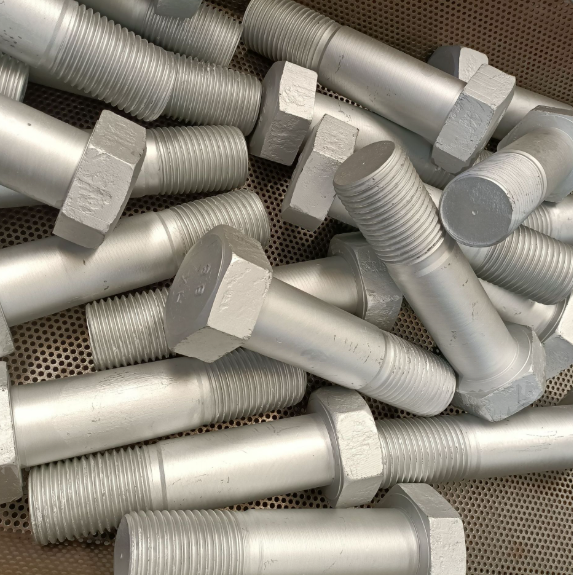 Jaka jest różnica pomiędzy śrubami cynkowanymi ogniowo a śrubami Dacromet?